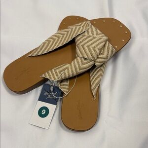 Universal Thread Tan and Cream Women's Sandals